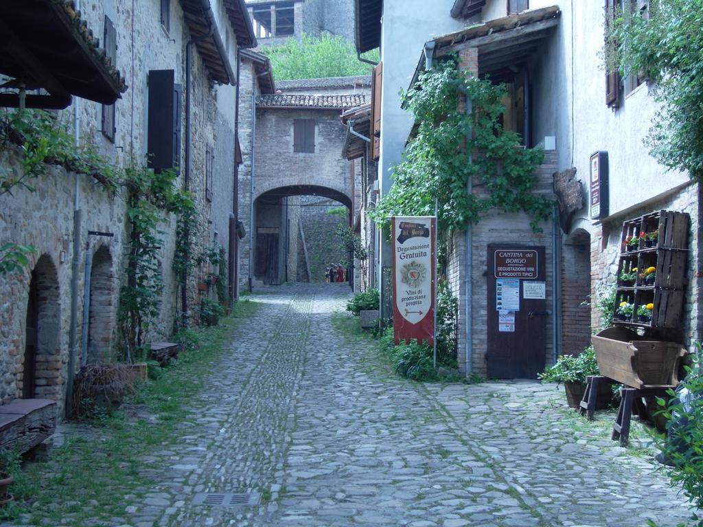 La Locanda Del Borgo Torrechiara エクステリア 写真