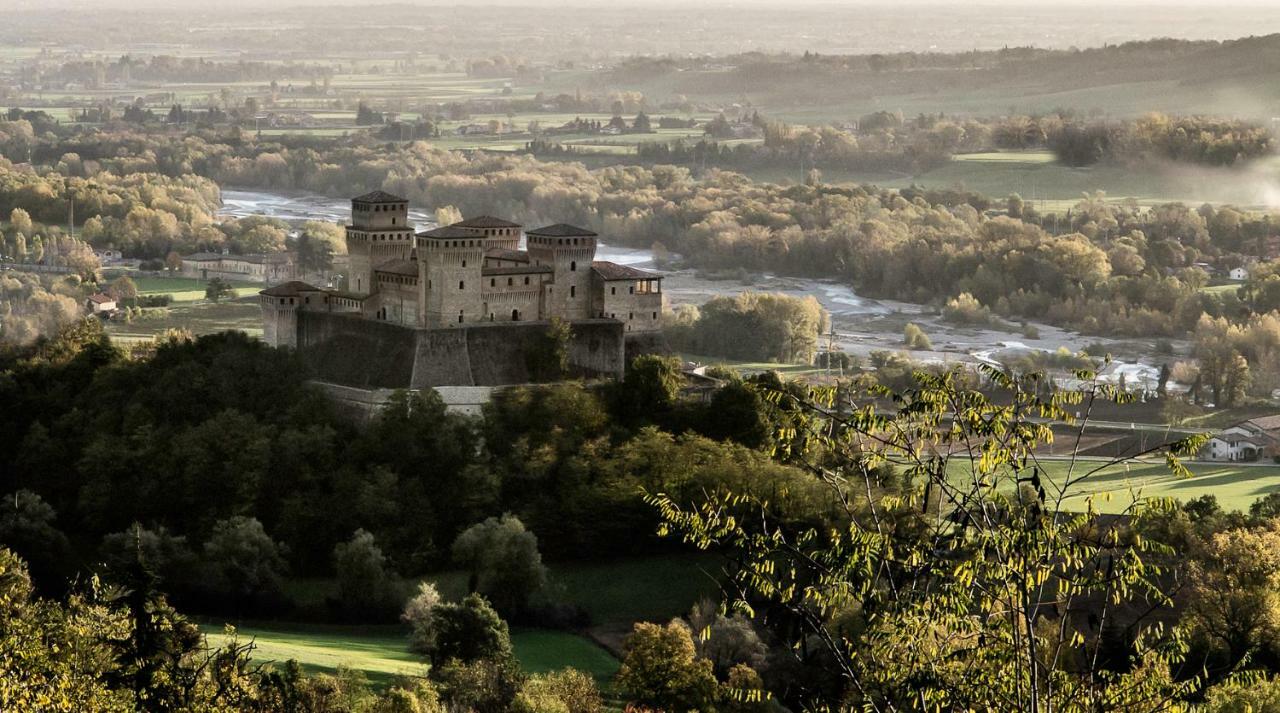 La Locanda Del Borgo Torrechiara エクステリア 写真